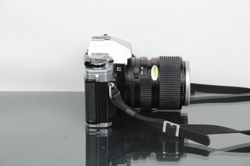 Minolta X - 300 + MD Zoom 35 - 70mm 1:3.5 - Dutch|Thrift