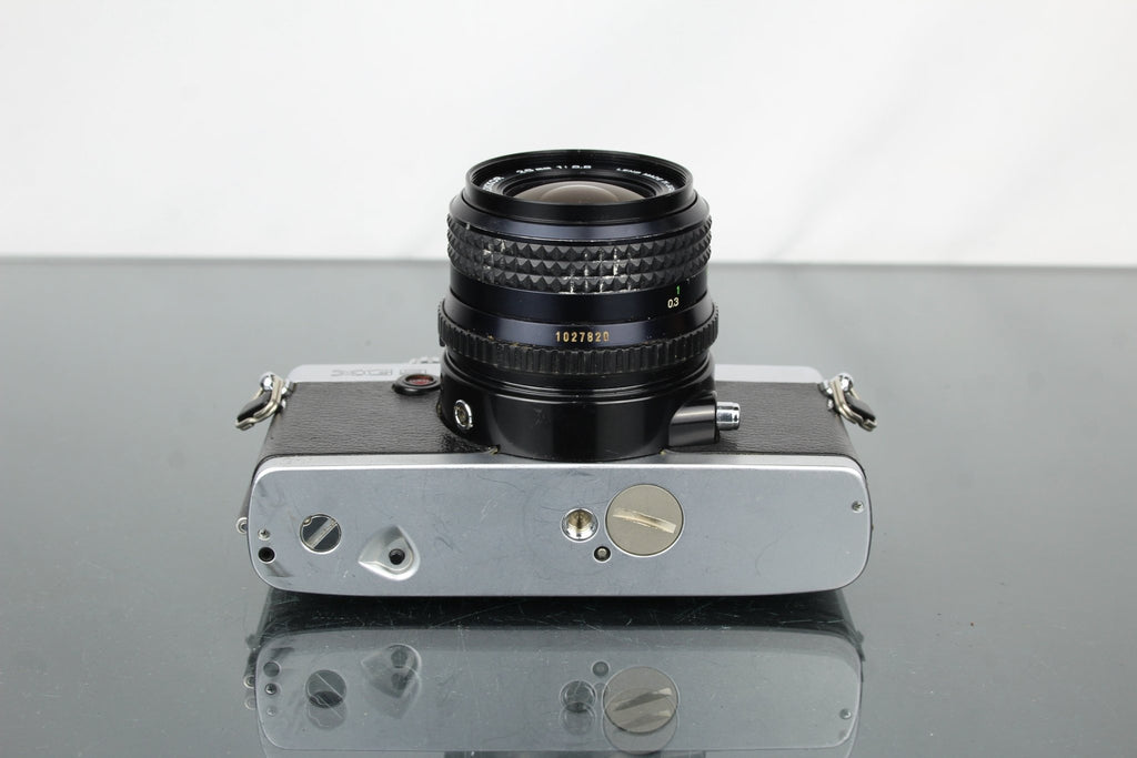 Minolta XG9 + 28mm 1:3.5 Minolta lens - Dutch|Thrift