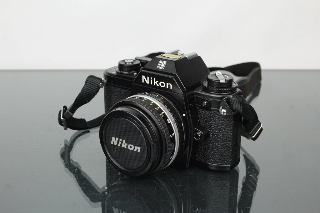 Nikon EM + Nikon 50mm 1:1.8 lens - Dutch|Thrift