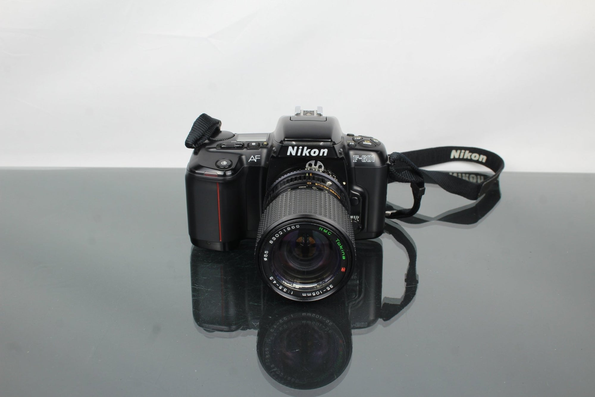Nikon F - 601 AF + RMC Tokina 35 - 105mm 3.5 - 4.3 lens - Dutch|Thrift