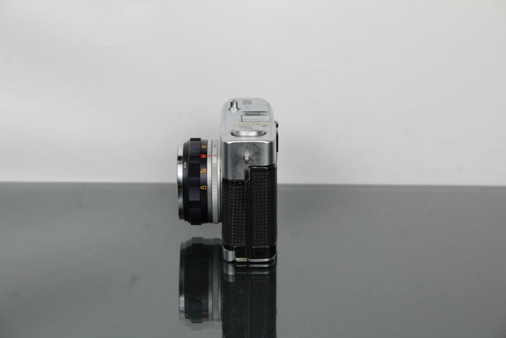 Olympus Trip 35 - Dutch|Thrift