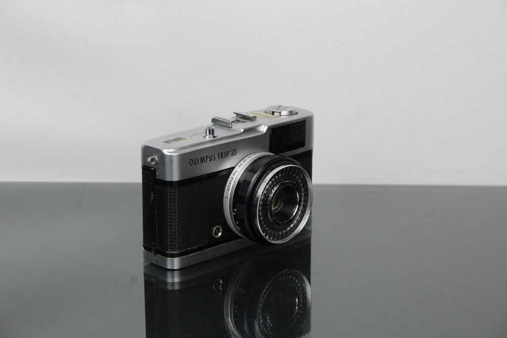 Olympus Trip 35 - Dutch|Thrift