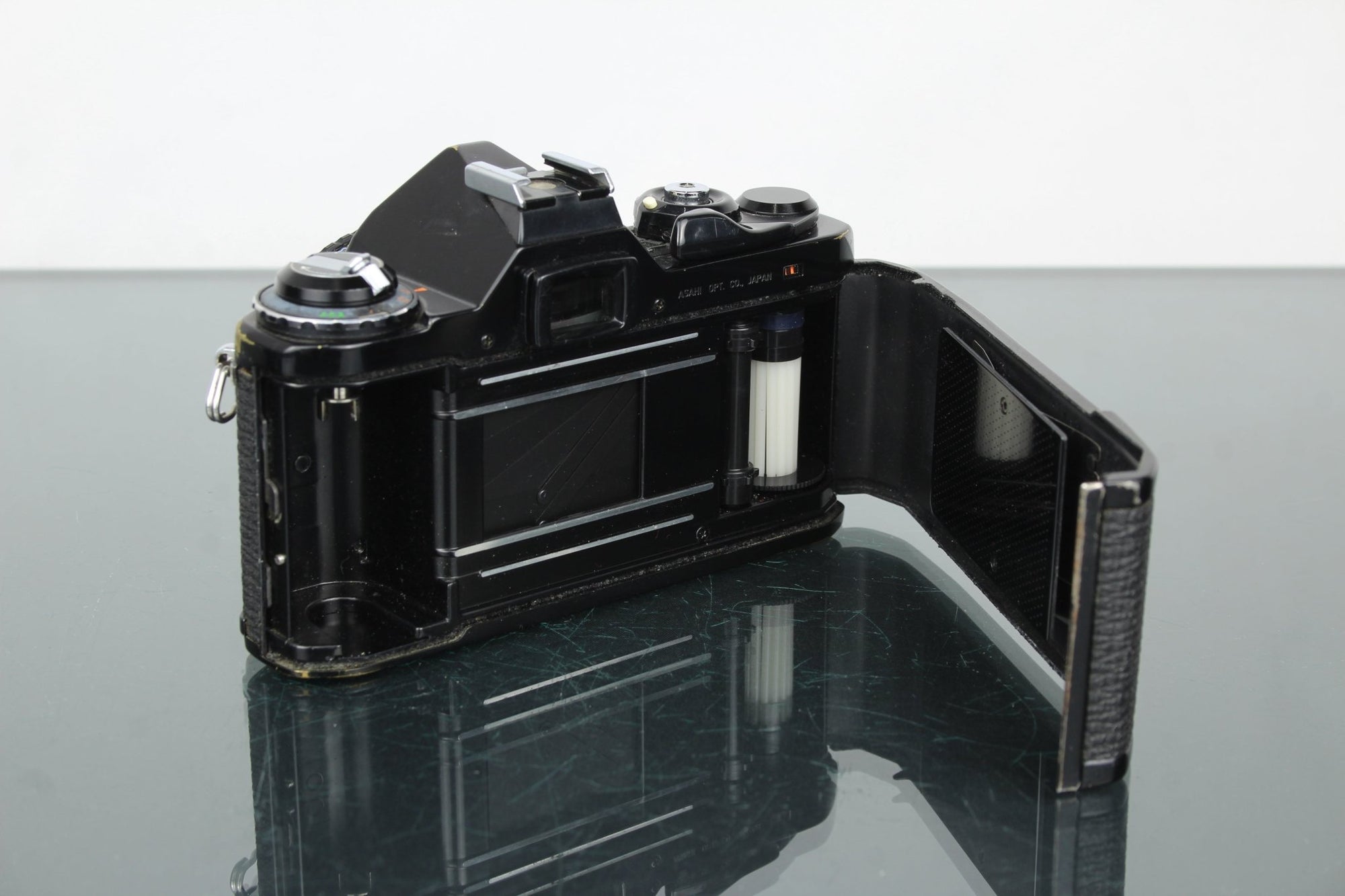 Pentax ME + Pentax smc 1:2.8 40mm lens - Dutch|Thrift
