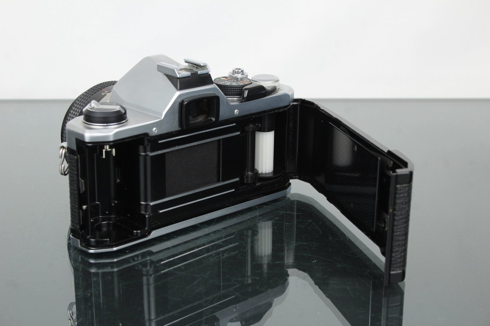 Pentax MX + Panagor 28mm 1:2.8 lens - Dutch|Thrift