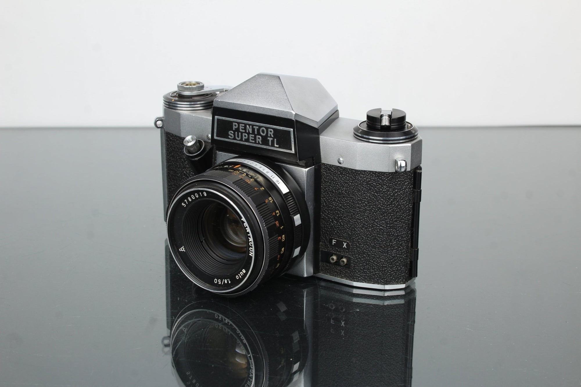 Pentor super tl + pentacon 50mm 1:1.8 - Dutch|Thrift