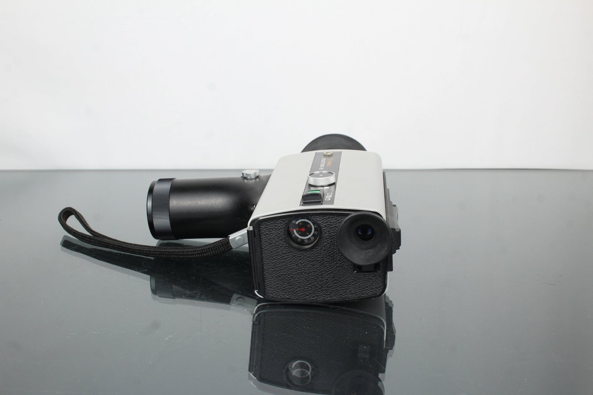 Yashica Electro 8 LO - 4 - Dutch|Thrift