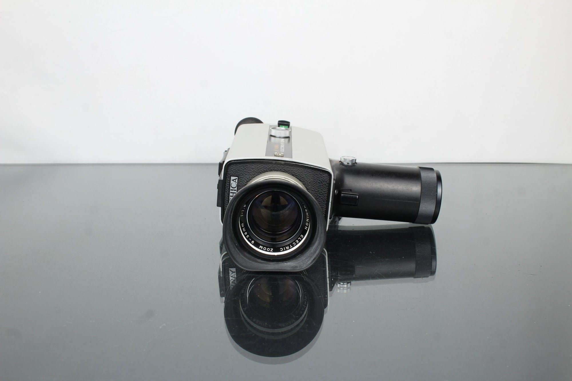 Yashica Electro 8 LO - 4 - Dutch|Thrift