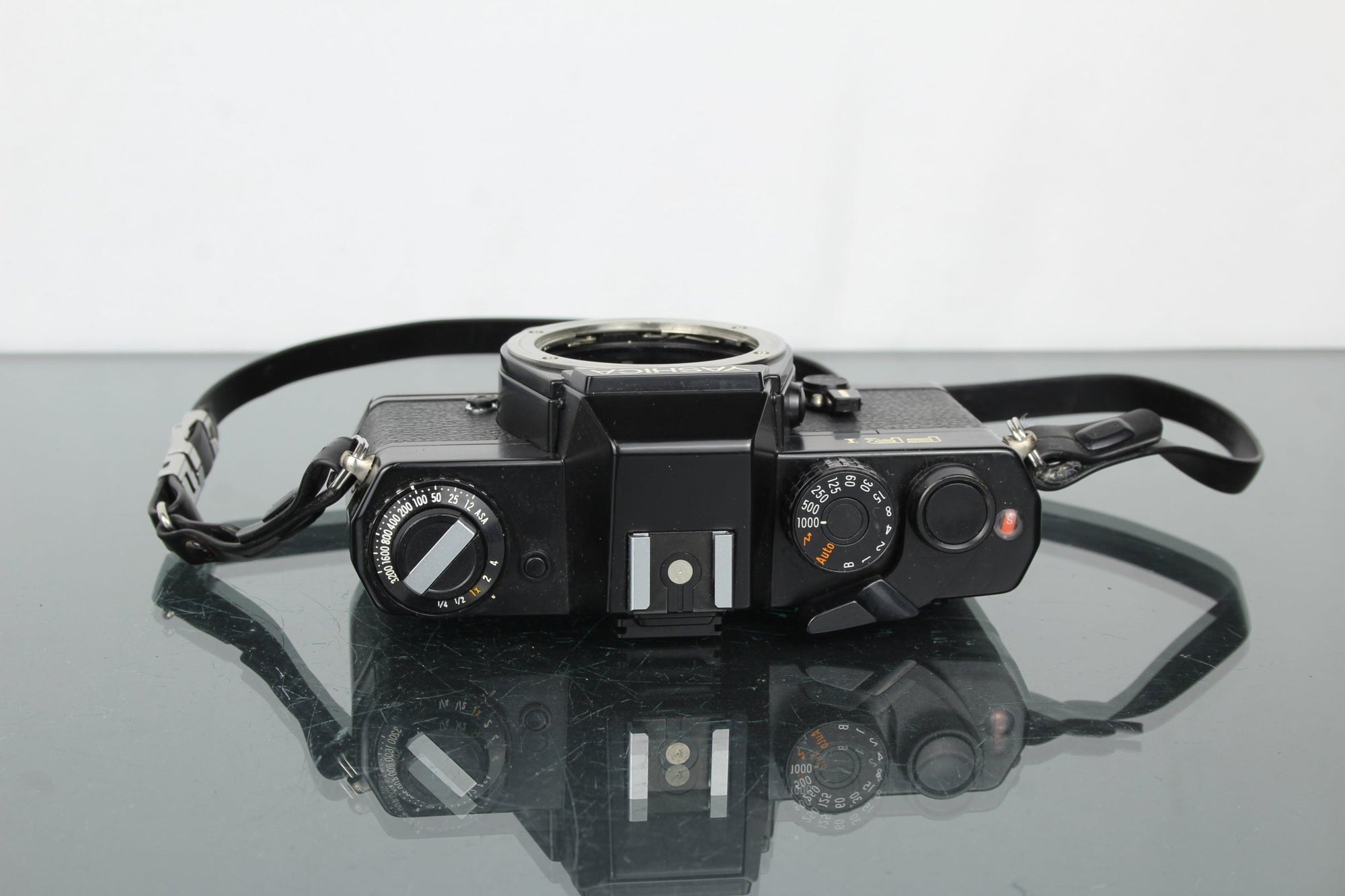 Yashica FR 1 - Dutch|Thrift