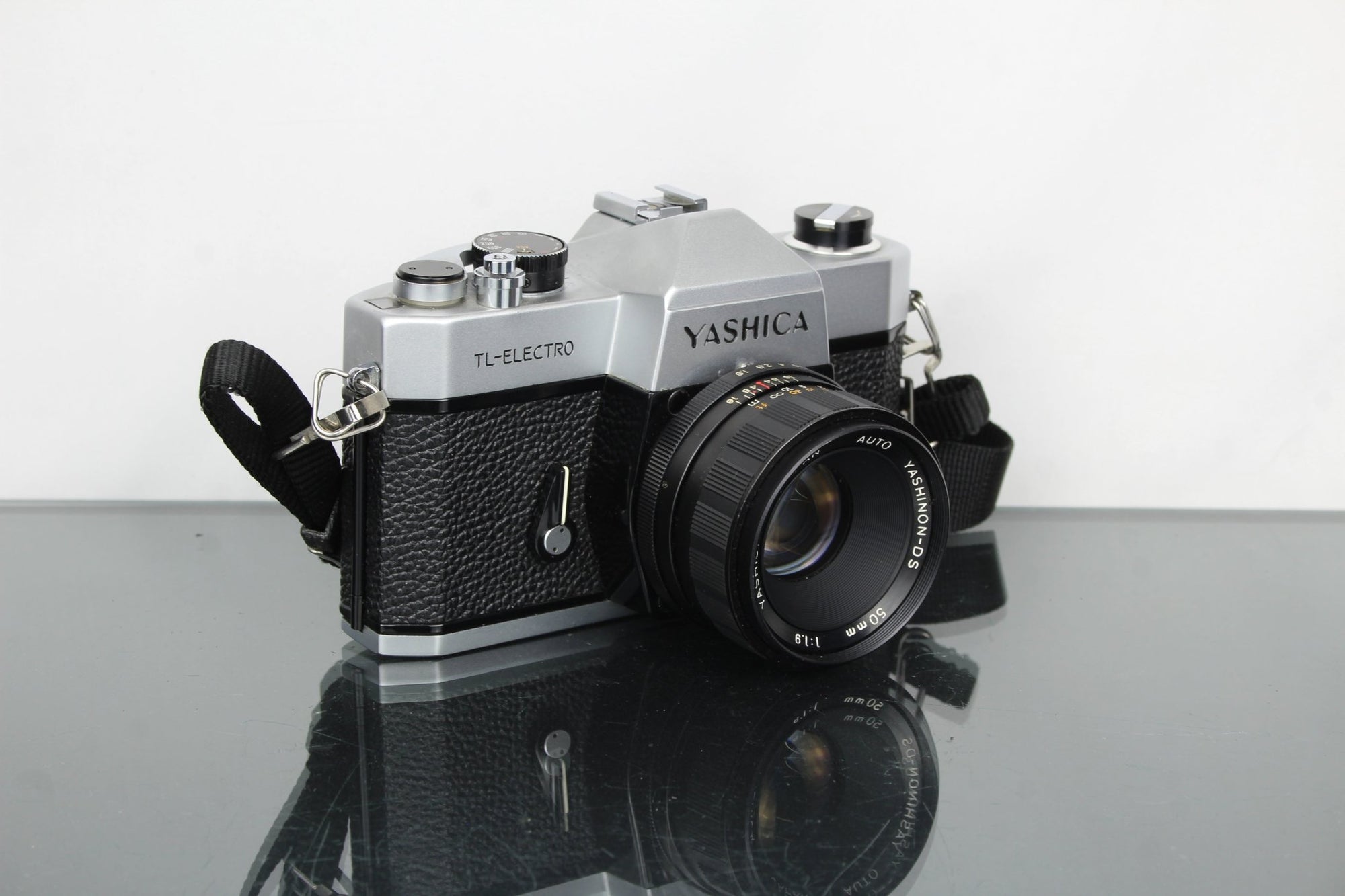 Yashica TL - ELECTRO + 50mm 1.9 Yashica lens - Dutch|Thrift