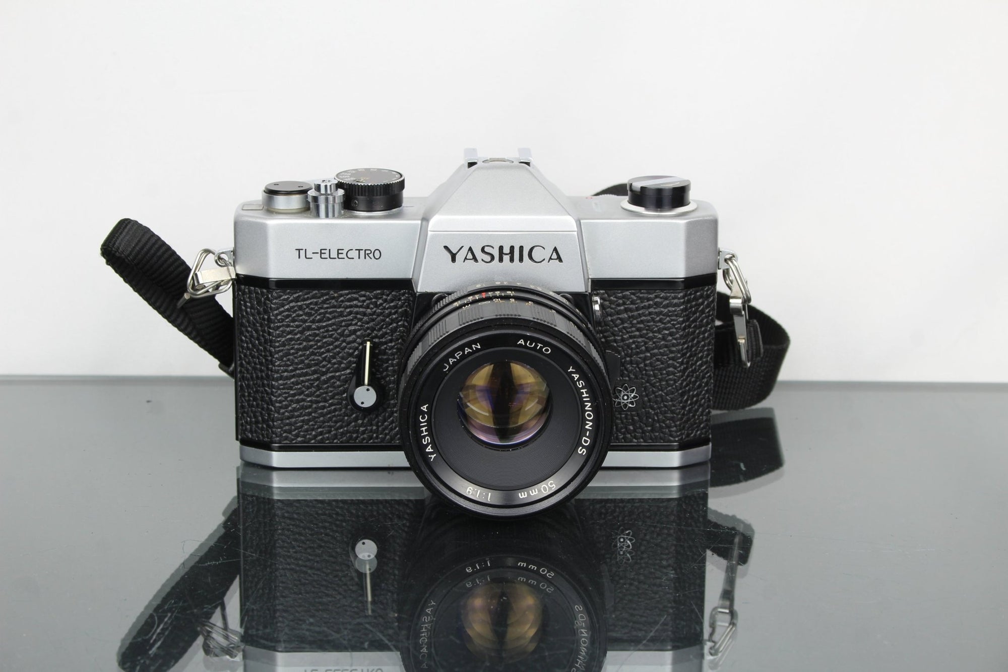 Yashica TL - ELECTRO + 50mm 1.9 Yashica lens - Dutch|Thrift