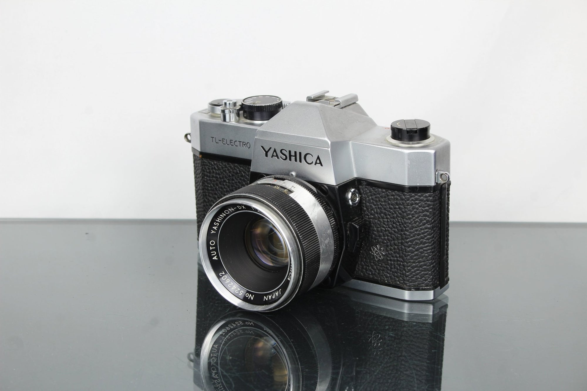 Yashica TL - ELECTRO + Yashica 50mm 1:2 - Dutch|Thrift